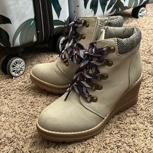 Wedge bootie